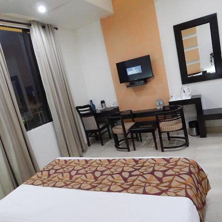 Hotel The Marque Mathura Exterior foto