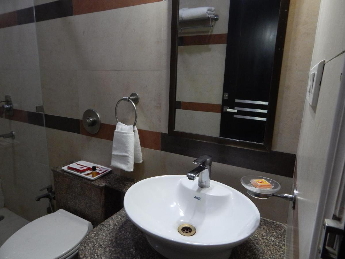 Hotel The Marque Mathura Exterior foto