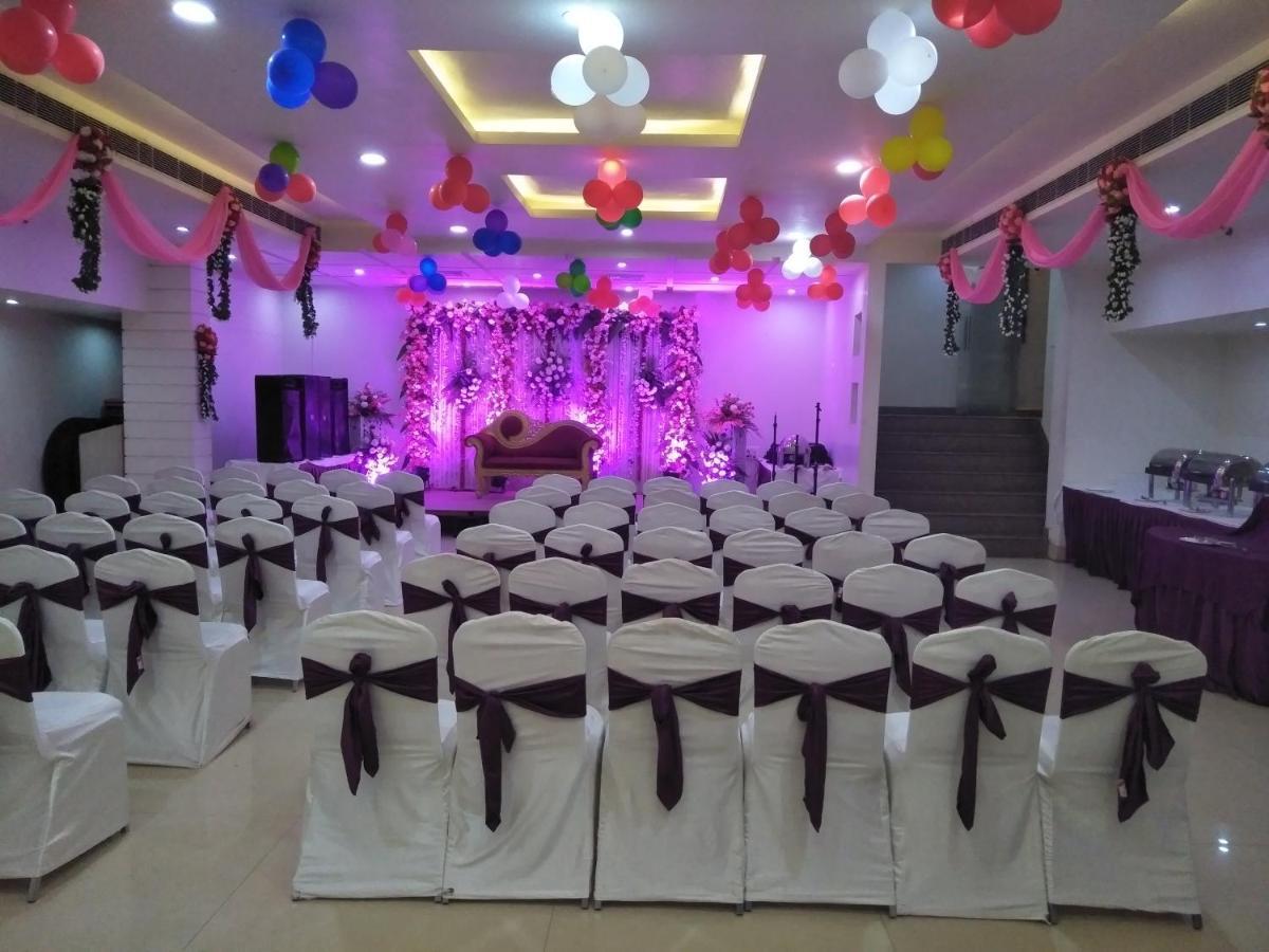 Hotel The Marque Mathura Exterior foto