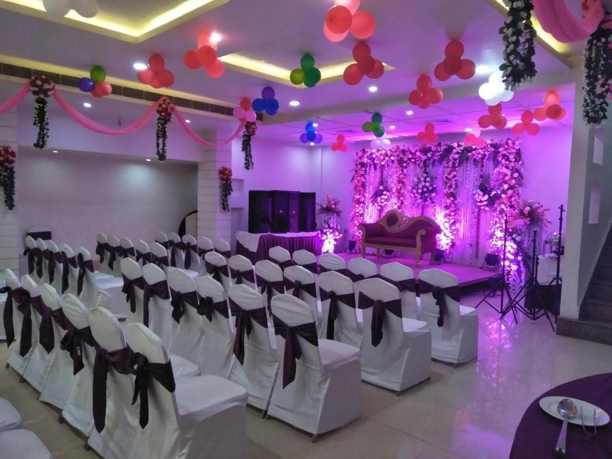 Hotel The Marque Mathura Exterior foto