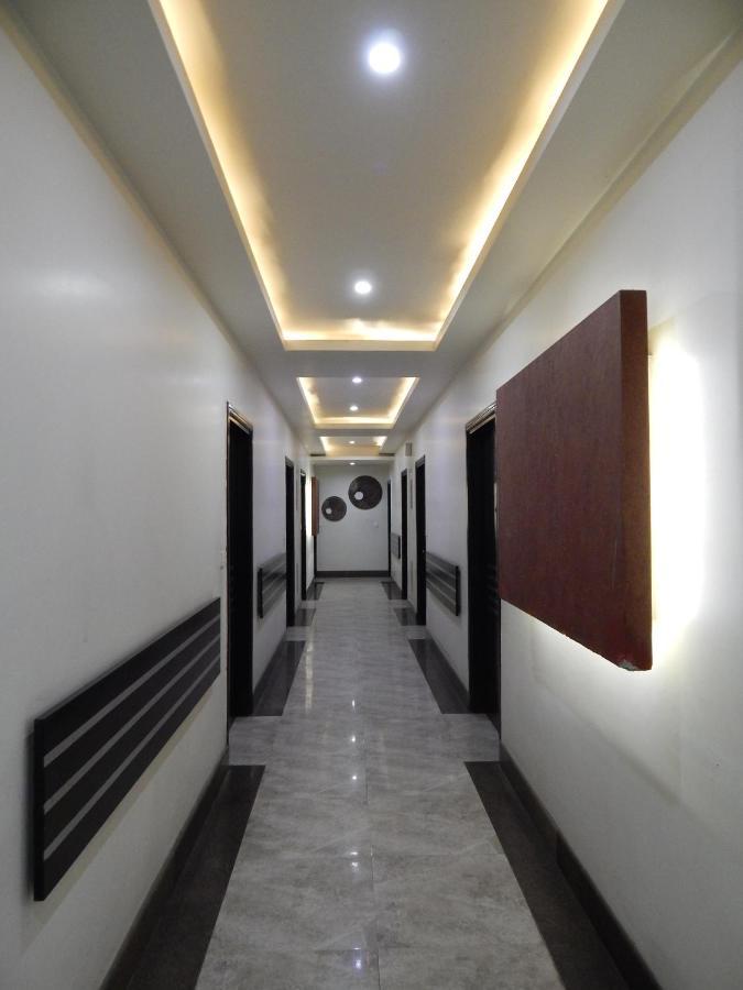 Hotel The Marque Mathura Exterior foto
